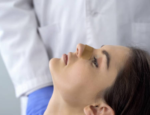 El postoperatorio de una rinoplastia en León: Semana 1 al mes 3